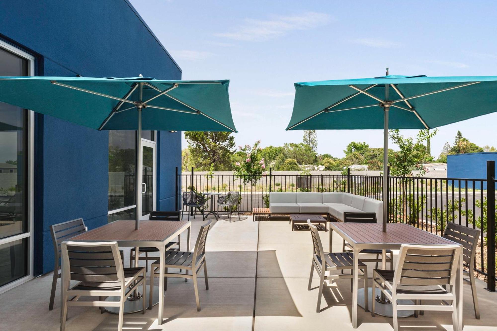 Hampton Inn & Suites Oroville Exterior photo